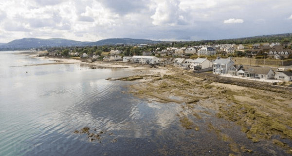 Period property on shorefront site