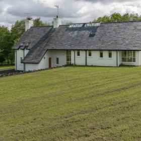 Superb detached property covering over 5.44 acres with lake